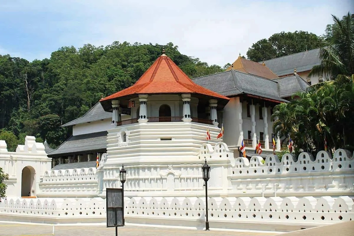 Amaya Lanka Tours